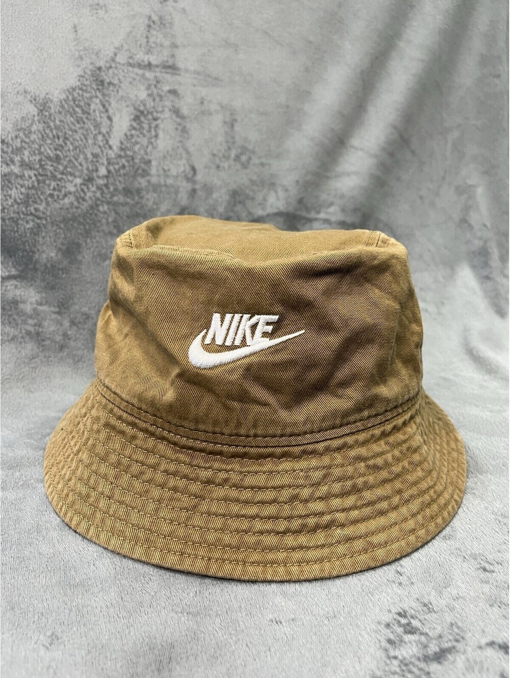 Nike Apex Bucket Hat - Adult Unisex - Size S/M (Small Medium) Beige/Khaki/Tan